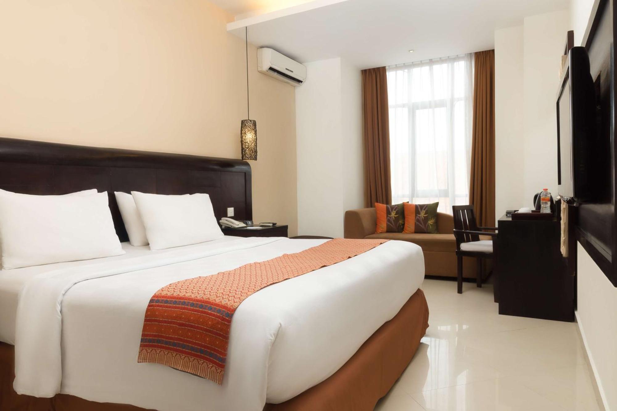 Deluxe King Room Pool Access or Non-Smoking,1039036681:JPEG